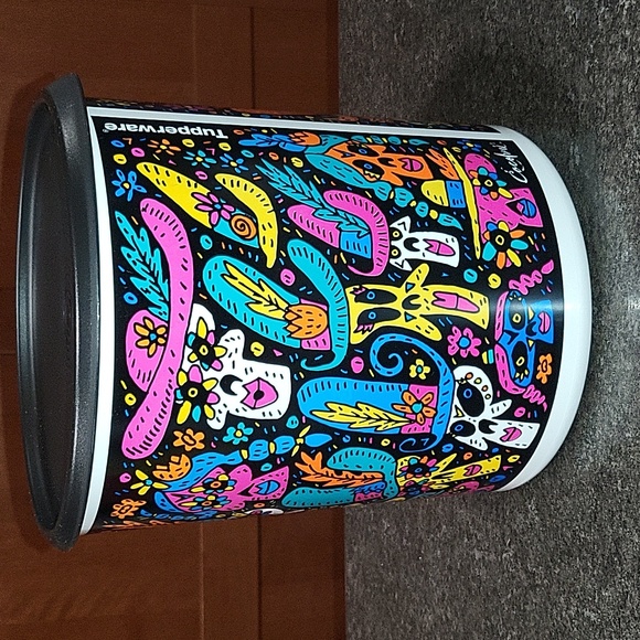 Tupperware 4.4 L One Touch Canister- Day of the Dead - Picture 4 of 5